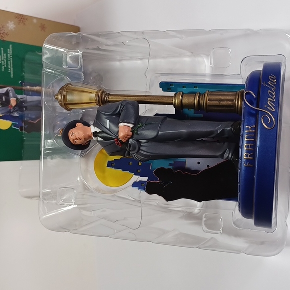 Frank Sinatra, Carlton Cards Ornament - Picture 5 of 6